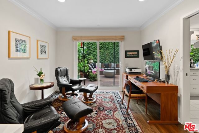 11051 Strathmore Drive, Los Angeles CA: https://media.crmls.org/mediaz/62311eaf-b0a4-482e-99eb-773d2f199d88.jpg