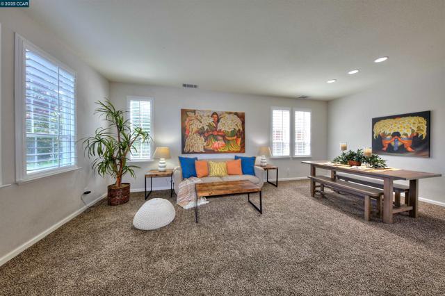 2927 Carlingford Ln, Vallejo CA: https://media.crmls.org/mediaz/6231aff0-c321-4561-ae53-059ca073dc9b.jpg