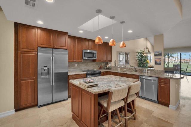 38380 Crocus Lane, Palm Desert CA: https://media.crmls.org/mediaz/6231c2dc-66c8-435f-b8f2-1034d7dacd43.jpg