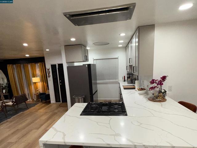 120 E Lake Drive, Antioch CA: https://media.crmls.org/mediaz/6232b420-2dec-4414-a3cc-da08a9789fda.jpg