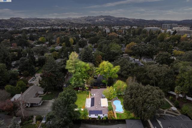 55 Cora Ct, Walnut Creek CA: https://media.crmls.org/mediaz/6232df66-9a79-40d6-84d9-769caecab743.jpg