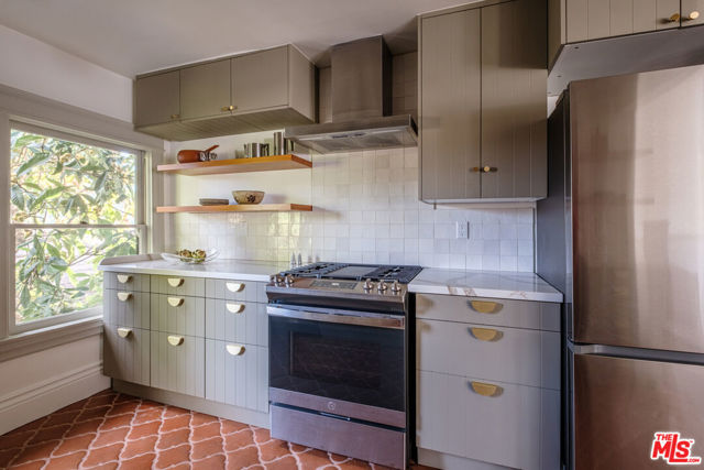 116 Roselawn Place, Los Angeles CA: https://media.crmls.org/mediaz/623337a5-d65f-4dfe-9c90-82e89c55e4f3.jpg