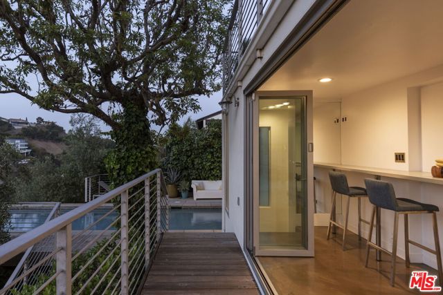 2500 Carman Crest Drive, Los Angeles CA: https://media.crmls.org/mediaz/62335cc5-7206-4a77-9e74-bd7e38c46679.jpg