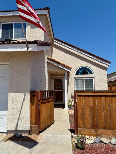 1004 Glenwood Way, Escondido CA: https://media.crmls.org/mediaz/62339639-de79-41ac-83cf-69d36bdb20bf.jpg