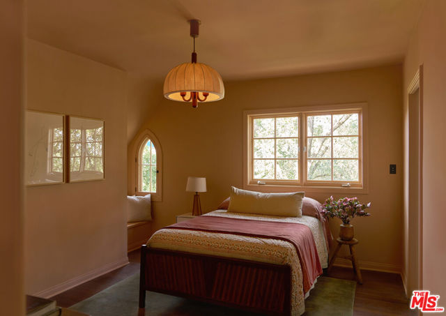 Image 20 of 35 For 1960 Escarpa Drive