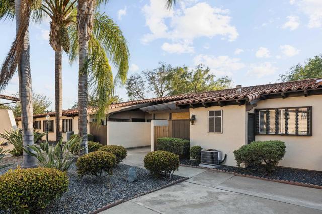 17031 Bernardo Center Dr, San Diego CA: https://media.crmls.org/mediaz/6234574c-3d53-4a96-af00-44bd3f505d57.jpg