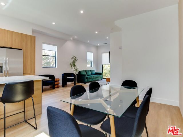2817 1/2 S Redondo Boulevard, Los Angeles CA: https://media.crmls.org/mediaz/623474ed-df54-4201-baf9-b68b6f6f0f8b.jpg