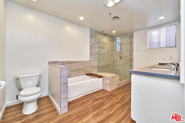 333 Westminster Avenue, Los Angeles CA: https://media.crmls.org/mediaz/6234dbf2-ca8b-4079-aabe-37bea68feaad.jpg