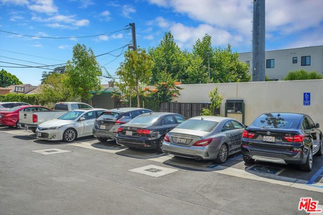 2927 Exposition Place, Los Angeles CA: https://media.crmls.org/mediaz/623576f9-1f9f-4a39-8abb-9c6e2826854a.jpg