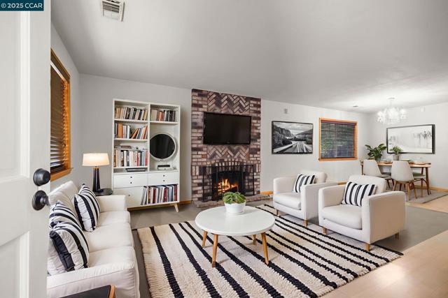 928 Sassel Ave, Concord CA: https://media.crmls.org/mediaz/6235ded3-fa3a-4633-a1a8-e2394553c3af.jpg