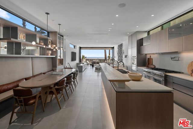 Image 8 of 72 For 938 Palisades Beach Road