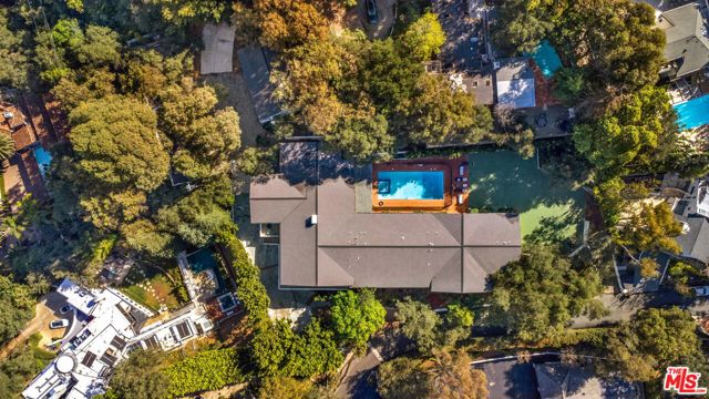 9669 Oak Pass Road, Beverly Hills CA: https://media.crmls.org/mediaz/6236d25b-d8ce-42b3-929f-a268ae0b4c48.jpg