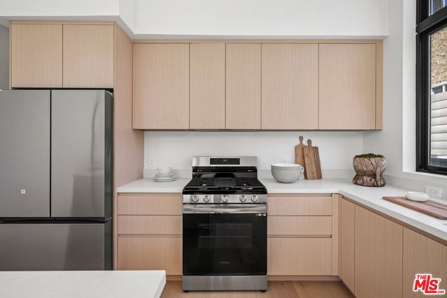 3808 College Ave, Culver City CA: https://media.crmls.org/mediaz/6236fd0d-bdd1-4999-9151-5d8949426afb.jpg