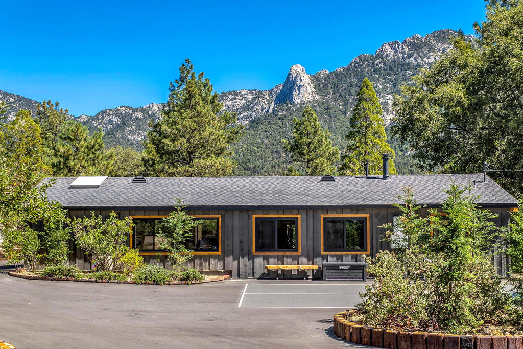 https://media.crmls.org/mediaz/62370140-54d4-4546-a9d9-dc7edb211695.jpg?preset=X-Large