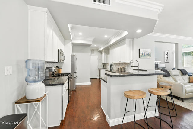 6224 Tangelo Place, Simi Valley CA: https://media.crmls.org/mediaz/62370cc5-9dfa-4774-b591-6e80b760d926.jpg