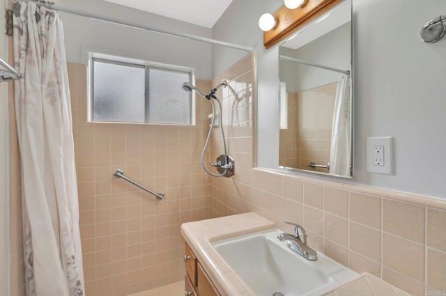 834 Oaklawn Ave A&B, Chula Vista CA: https://media.crmls.org/mediaz/62372e06-7df7-4a98-bcf6-d45c4a0feec9.jpg