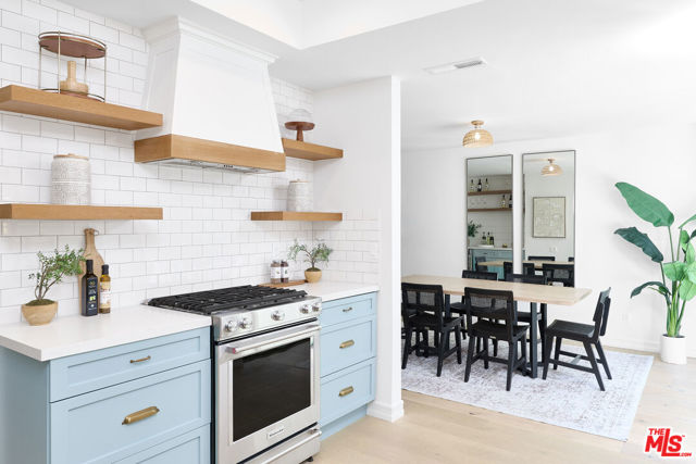 713 9th Street, Santa Monica CA: https://media.crmls.org/mediaz/623784ce-0aa1-4616-9fde-19a88db787bc.jpg
