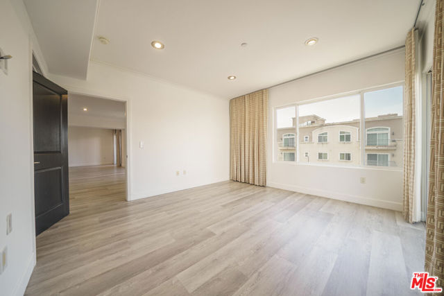 970 S St Andrews Place, Los Angeles CA: https://media.crmls.org/mediaz/62389bee-2a32-426c-81ad-d3f4118d574c.jpg