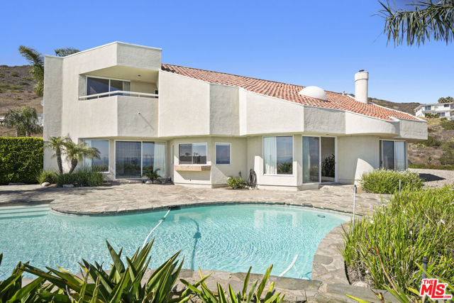 32215 Pacific Coast Highway, Malibu CA: https://media.crmls.org/mediaz/6238cefc-8a77-4c82-ada9-183c6c557946.jpg
