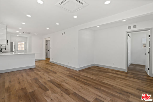 6727 7th Avenue, Los Angeles CA: https://media.crmls.org/mediaz/623a5a06-3ded-411f-b312-356a4c8849d6.jpg