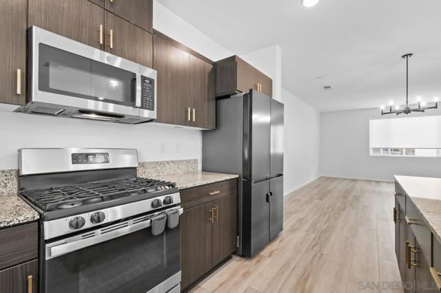 5212 Beachfront Cove, San Diego CA: https://media.crmls.org/mediaz/623ab38e-37ea-4801-8fa2-d6d7e69b7e63.jpg