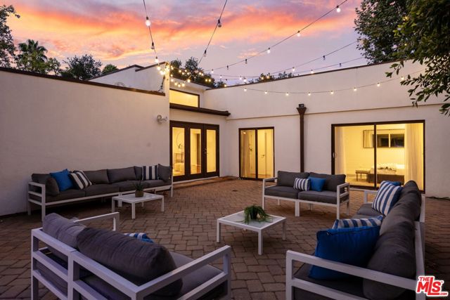 4745 Caritina Drive, Tarzana CA: https://media.crmls.org/mediaz/623b6d23-8290-4114-bd4c-bcb615b8784d.jpg