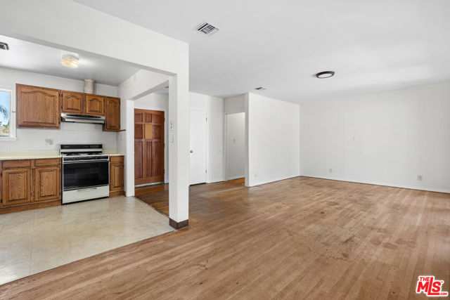 16723 Tribune Street photo 5