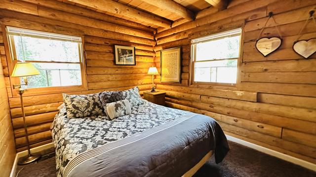 53341 Sherman Drive, Idyllwild CA: https://media.crmls.org/mediaz/623bfc14-8087-47ff-91f5-c0831d28484c.jpg