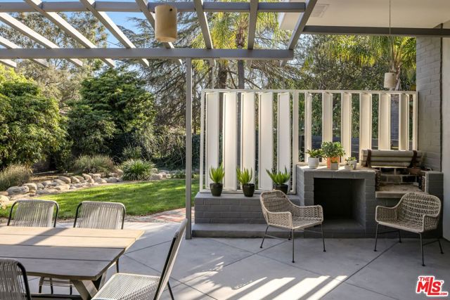 1009 Holly Road photo 2