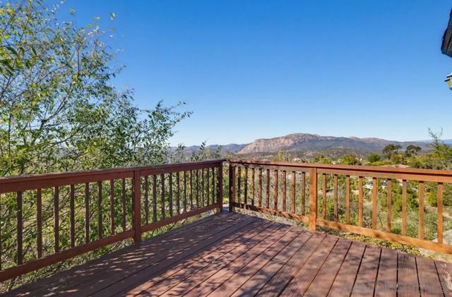 602 Starbright Ln, Alpine CA: https://media.crmls.org/mediaz/623c1a25-3573-4436-9fe2-f9f2ca0cb6b1.jpg