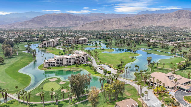 910 Island Drive, Rancho Mirage CA: https://media.crmls.org/mediaz/623c2f4b-dd50-43df-8a77-c345c57384d7.jpg