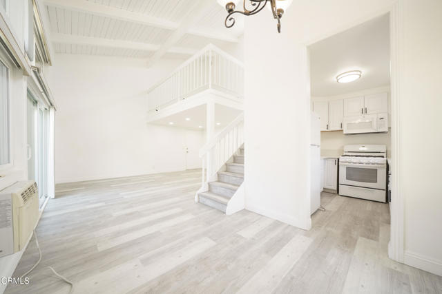 4925 Indian Wood Road, Culver City CA: https://media.crmls.org/mediaz/623d7147-cb43-4df2-805c-1cda74e44aef.jpg