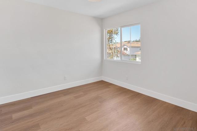 9471 Compass Point Dr S, San Diego CA: https://media.crmls.org/mediaz/623daac4-fe39-429d-adec-c768bbb5ef88.jpg
