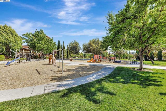 3579 Rimini Ln, Dublin CA: https://media.crmls.org/mediaz/623dc9fb-3344-4246-b4c9-a7a39ec9668a.jpg