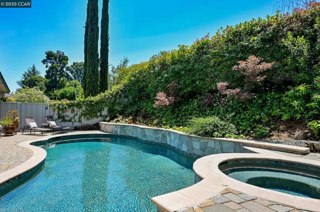 2 Kulani Ln, Pleasant Hill CA: https://media.crmls.org/mediaz/623e3099-467f-40f3-a05e-1b5accefd1f1.jpg
