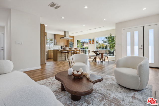3976 Mclaughlin Avenue, Los Angeles CA: https://media.crmls.org/mediaz/623f8b08-66db-4a26-9a71-9a20aa15c6a9.jpg