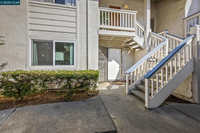 1117 Indian Summer Ct, San Jose CA: https://media.crmls.org/mediaz/6240292e-37b8-4099-bf1e-6d932baecbad.jpg