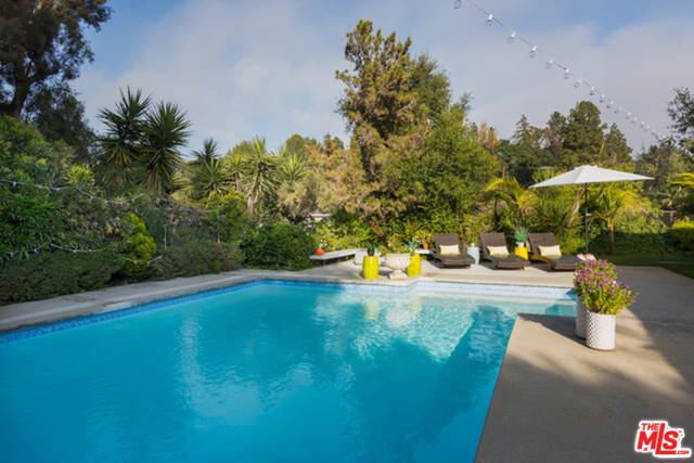 774 N KENTER Avenue, Los Angeles CA: https://media.crmls.org/mediaz/62402af9-f02b-46e1-a4a8-fc0fbd340919.jpg