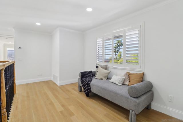 4367 Summit Dr, La Mesa CA: https://media.crmls.org/mediaz/62402bde-8659-4b19-b23e-bb90fcf71180.jpg