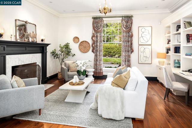 25 Crocker Ave, Piedmont CA: https://media.crmls.org/mediaz/6240cd36-ba90-4520-bc5b-93f24f652919.jpg