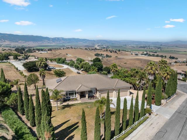 313 Taryn Court, Hollister CA: https://media.crmls.org/mediaz/624117c7-7fb7-4328-8cd6-619b0a85918e.jpg