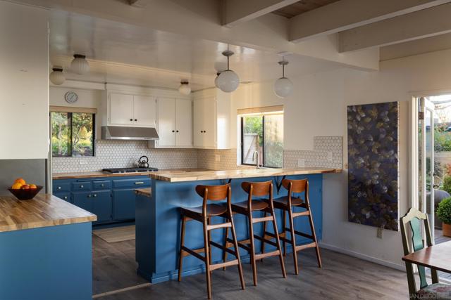 364 Bellaire Street, Del Mar CA: https://media.crmls.org/mediaz/624188f5-223a-4009-b924-cc452df52dcd.jpg
