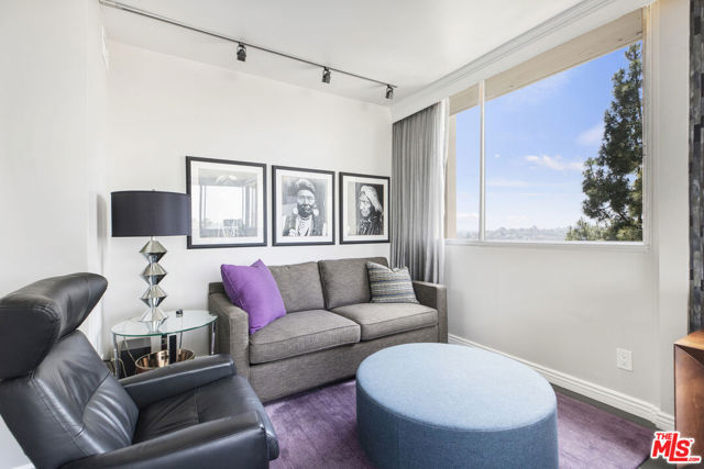 4455 Los Feliz Boulevard, Los Angeles CA: https://media.crmls.org/mediaz/62424b7e-b11d-4e2a-b5c1-c02a8403d6e6.jpg