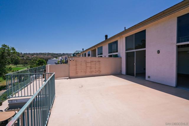 2544 Navarra Rd, Carlsbad CA: https://media.crmls.org/mediaz/62428b38-606a-49ae-9743-1b35e0be1391.jpg