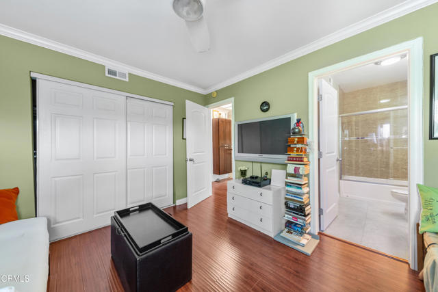 832 Magnolia Avenue, Pasadena CA: https://media.crmls.org/mediaz/62432984-64ec-4e15-8c22-45b827466c9c.jpg