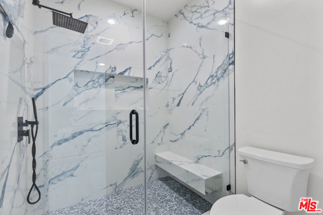 5310 Zelzah Avenue, Encino CA: https://media.crmls.org/mediaz/62432ca2-a5c6-41c6-9591-aefc035c9cf5.jpg