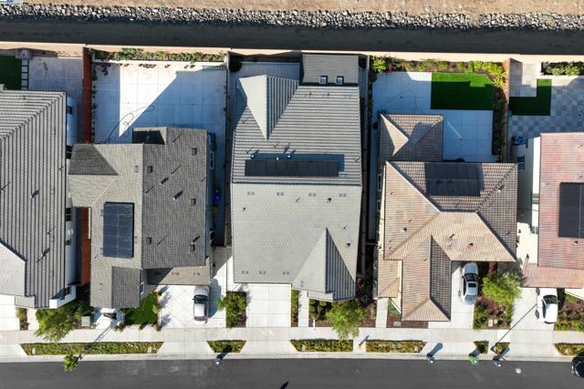 6991 Seraphina Dr, Tracy CA: https://media.crmls.org/mediaz/6243923d-67a3-431c-9e9b-42a93ef442e8.jpg