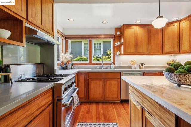 1309 Arch St, Berkeley CA: https://media.crmls.org/mediaz/6243dc87-43d6-42e4-8a7b-efaf5fb405c9.jpg