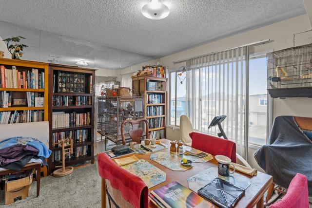 42 Skyline Drive, Daly City CA: https://media.crmls.org/mediaz/624439b3-aa7b-4fbb-b100-566cc5a495d1.jpg