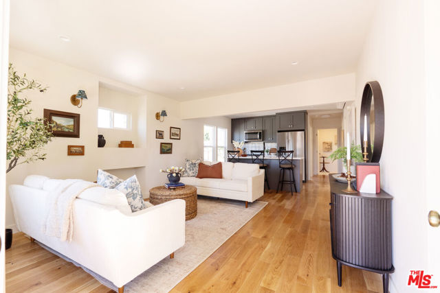 5200 S St Andrews Place, Los Angeles CA: https://media.crmls.org/mediaz/624444e1-6430-483a-bff5-de4746e15cd1.jpg